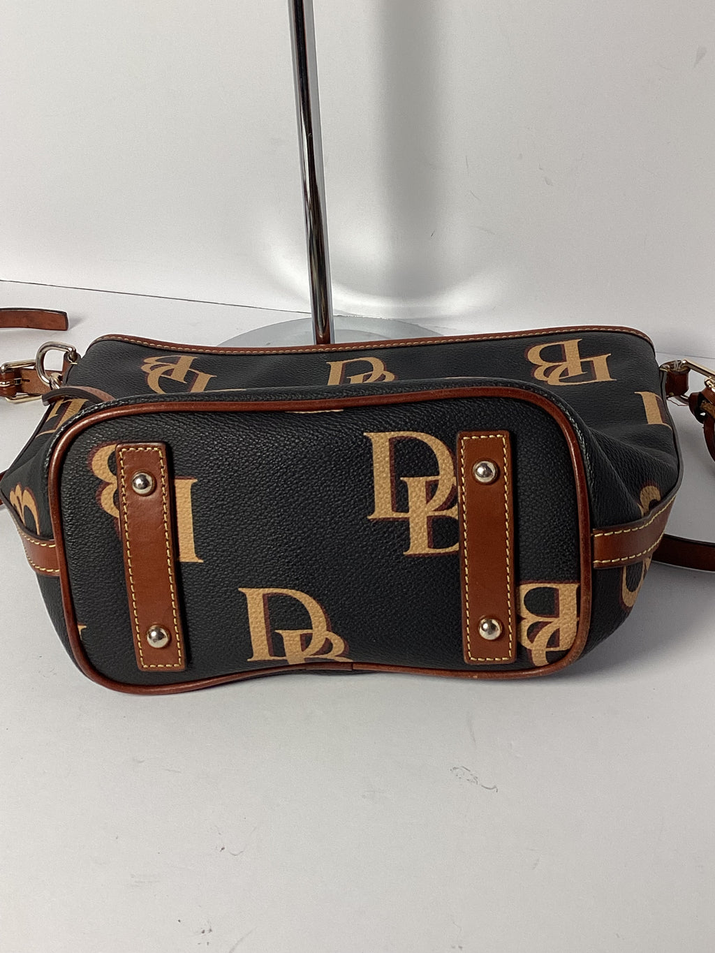 DOONEY & BURKE MONOGRAM SMALL ZIP SAC SHOULDER BAG
