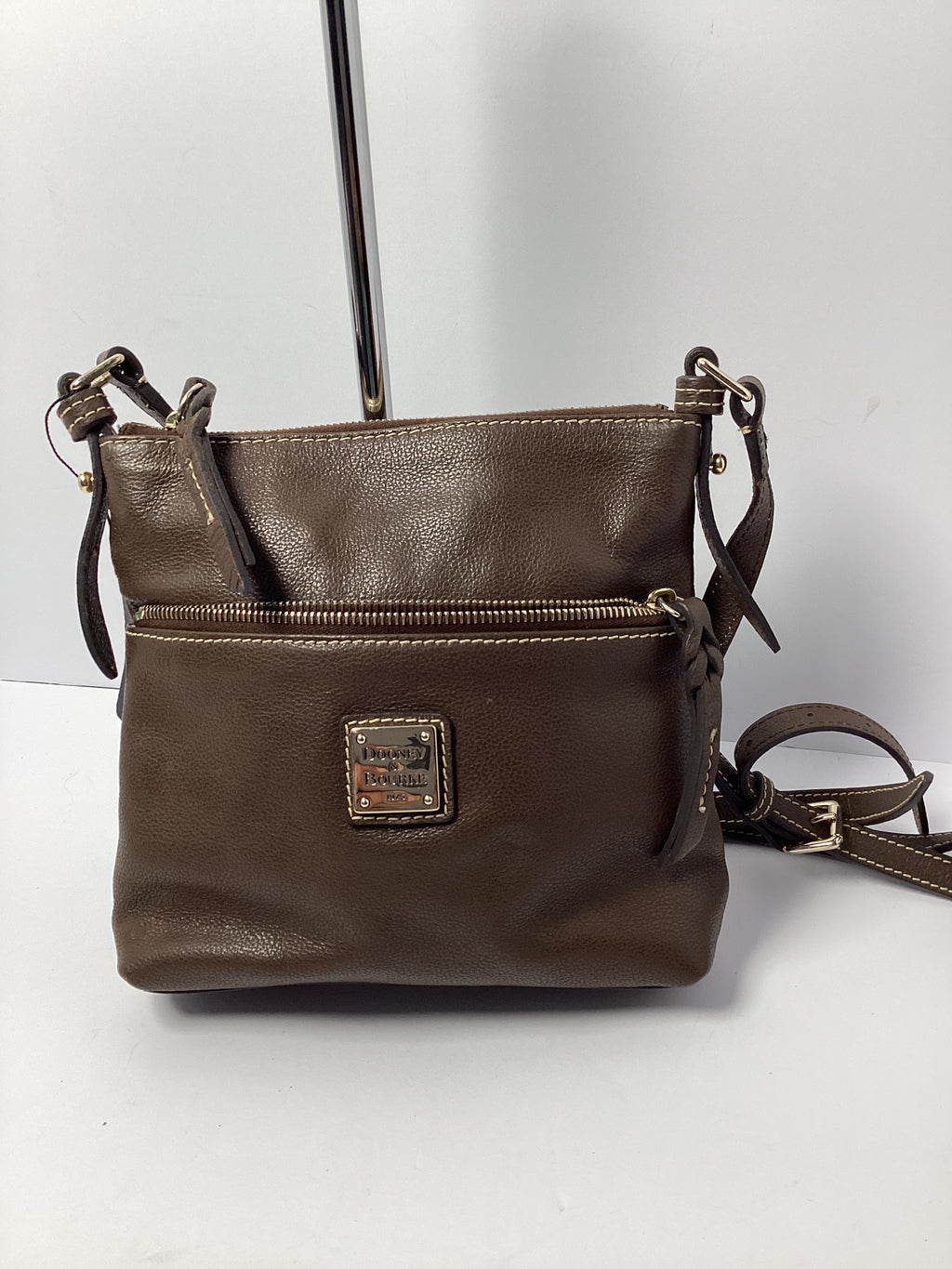 DOONEY & BURKE DB PEBBLE GRAIN LEATHER CROSSBODY BROWN