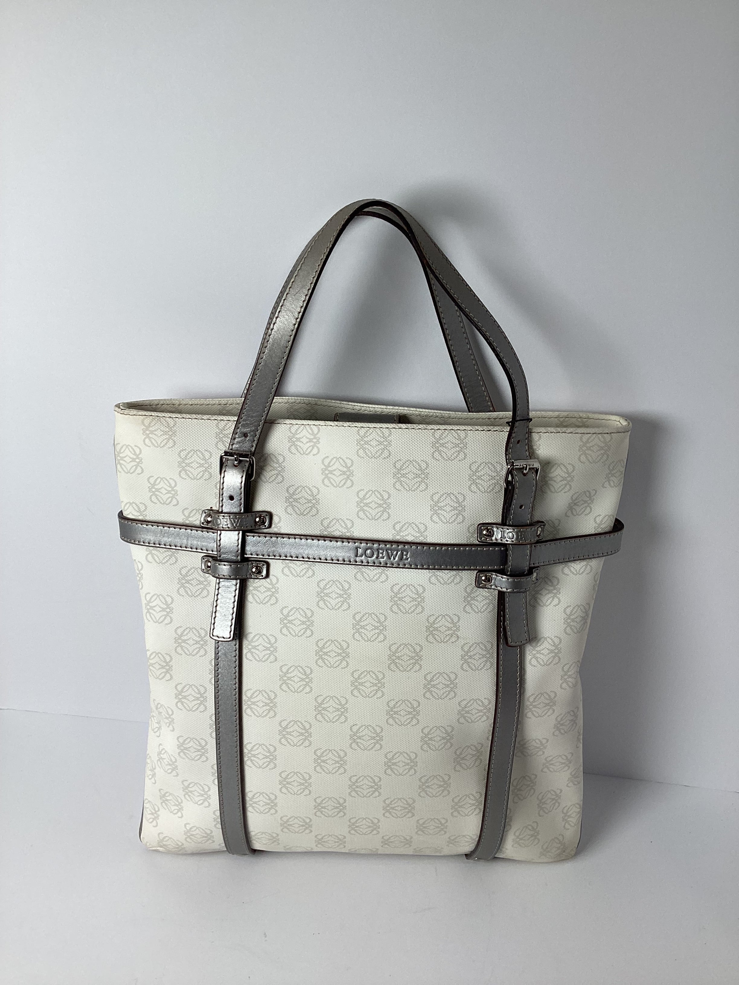 Loewe Anagram Canvas Tote (White/Beige) 🤍✨