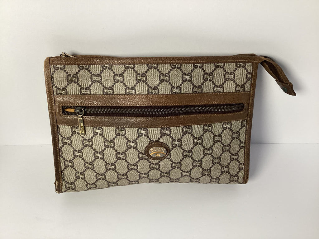 GUCCI GG PLUS CLUTCH W/ZIPPER FRONT POCKET