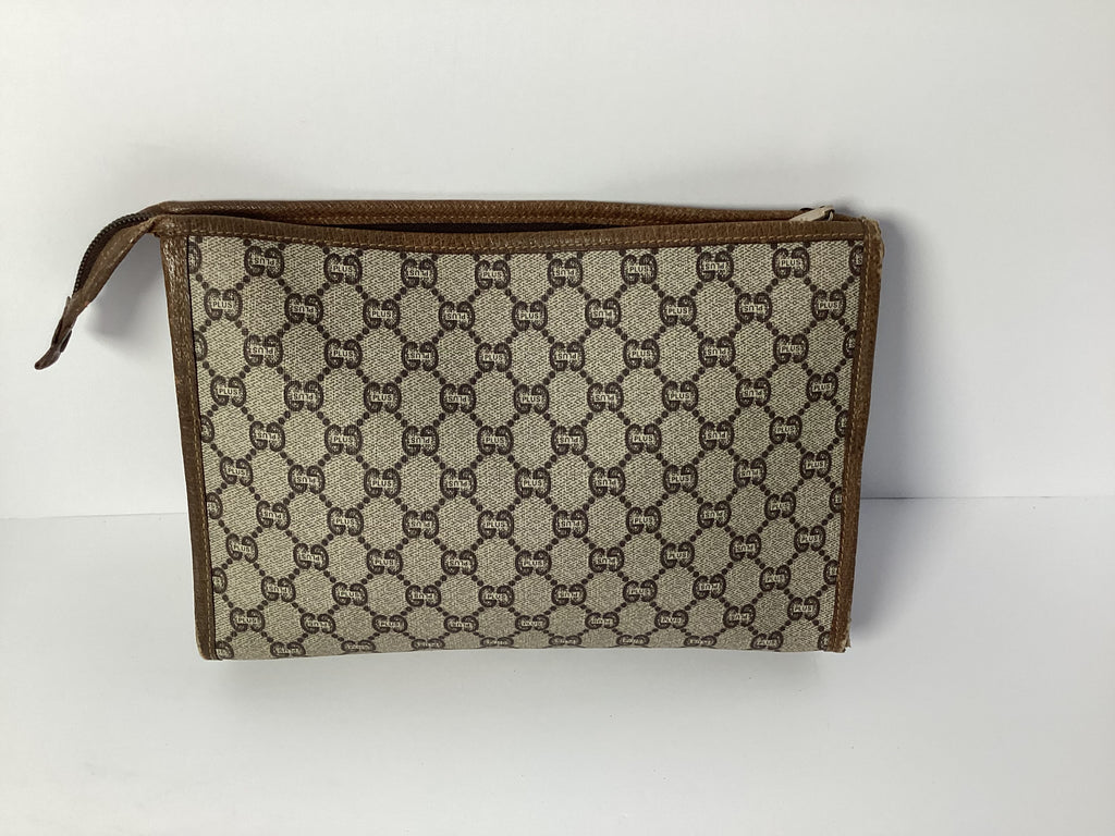 GUCCI GG PLUS CLUTCH W/ZIPPER FRONT POCKET