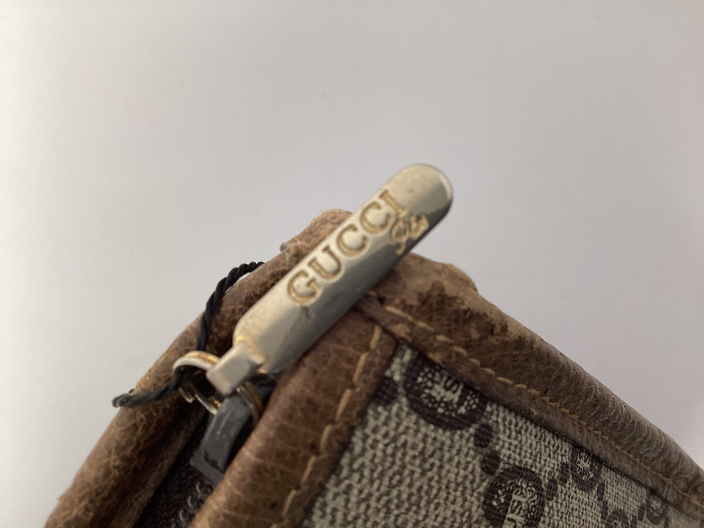 GUCCI GG PLUS CLUTCH W/ZIPPER FRONT POCKET