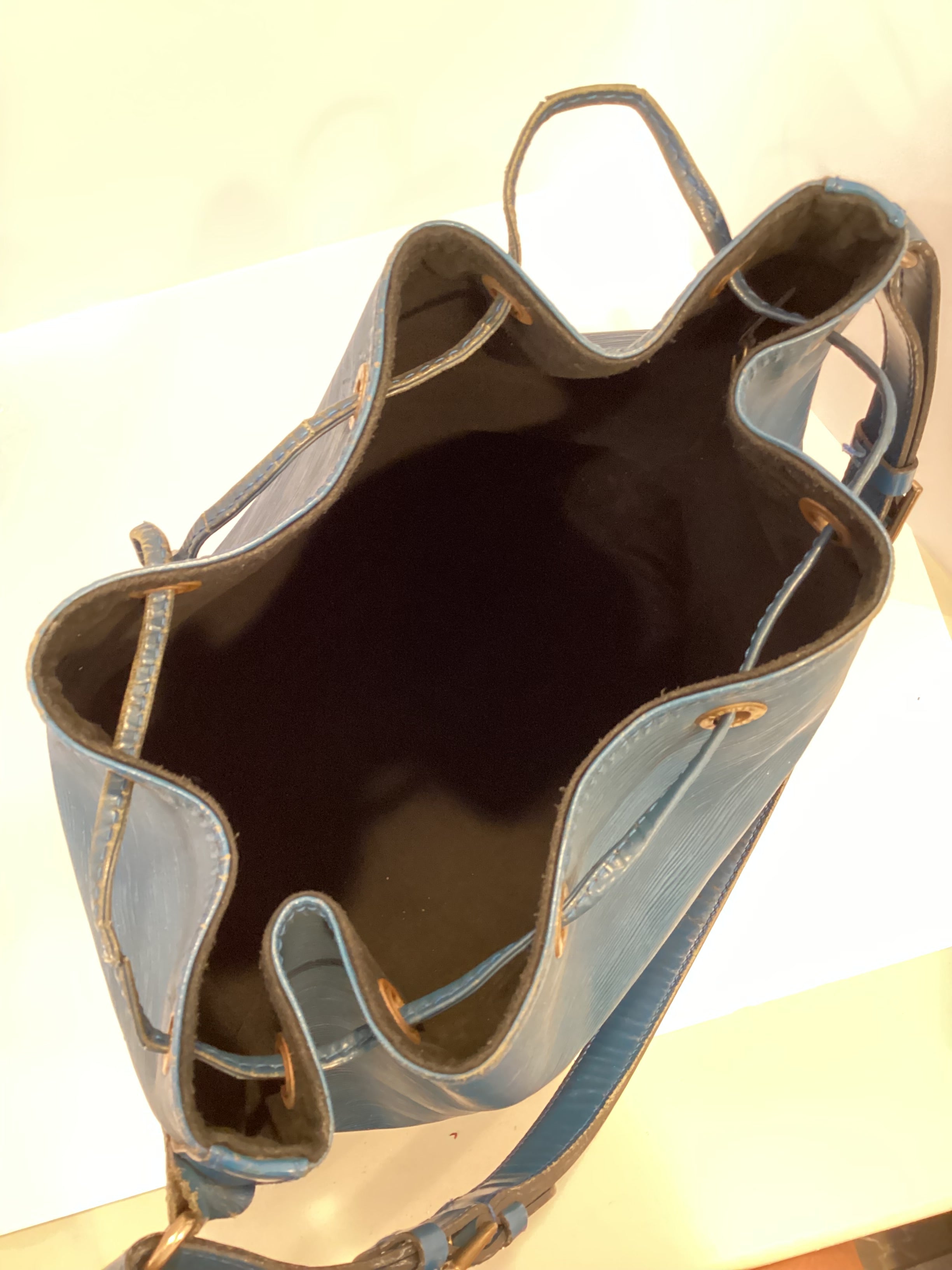 LOUIS VUITTON Epi Noe Shoulder Bag Toledo Blue