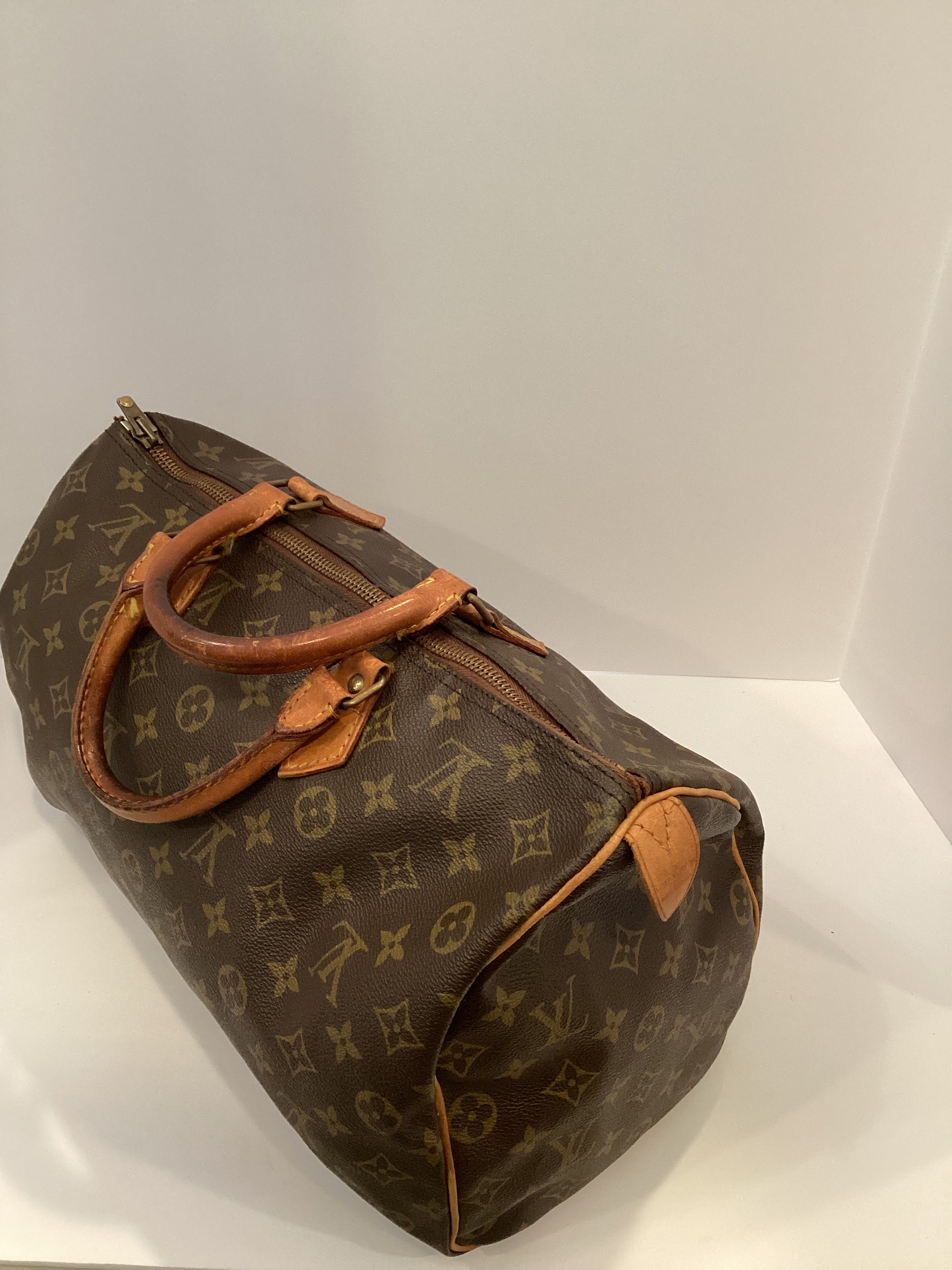 Louis Vuitton Monogram Speedy 35