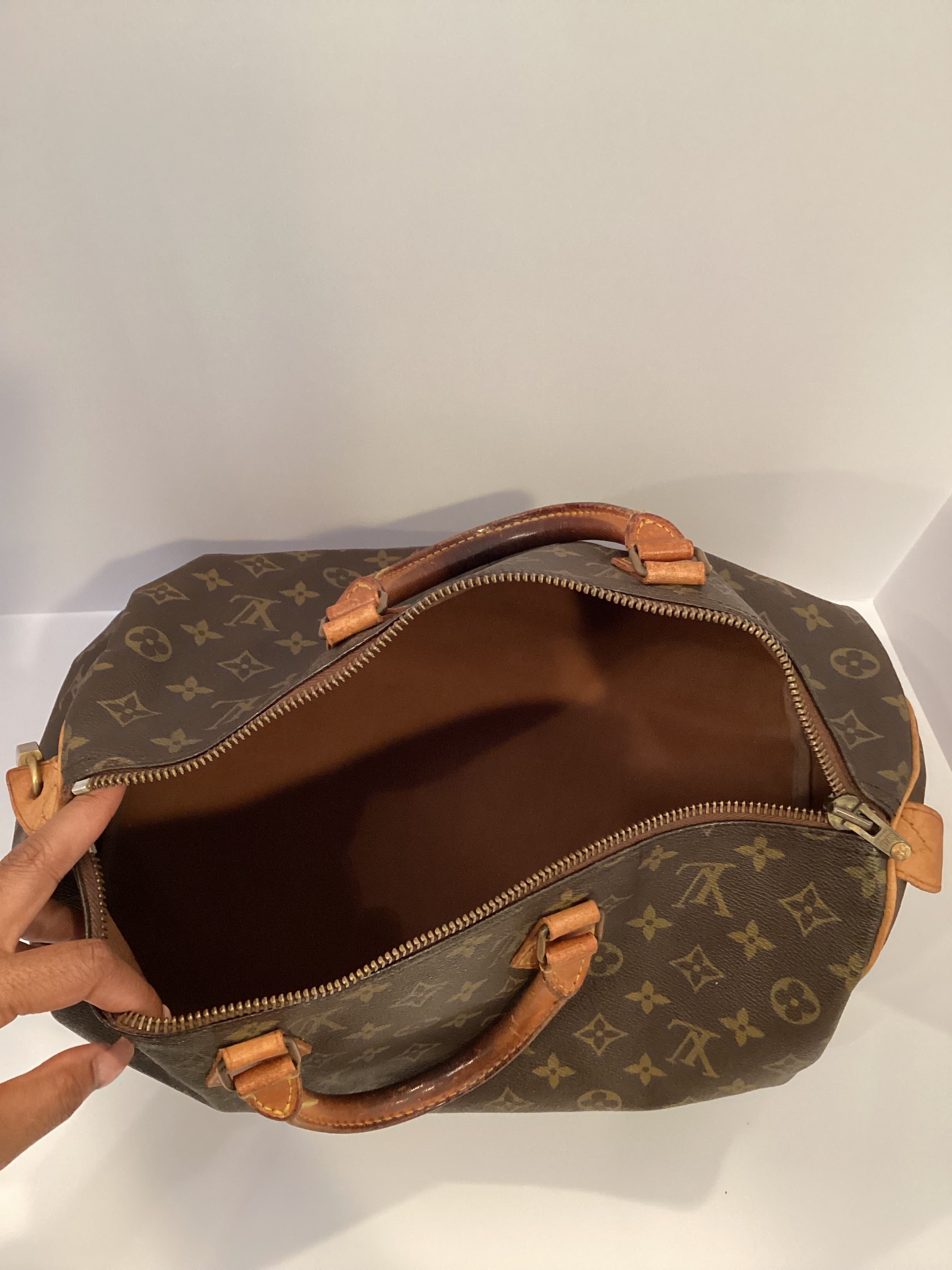 Louis Vuitton Monogram Speedy 35