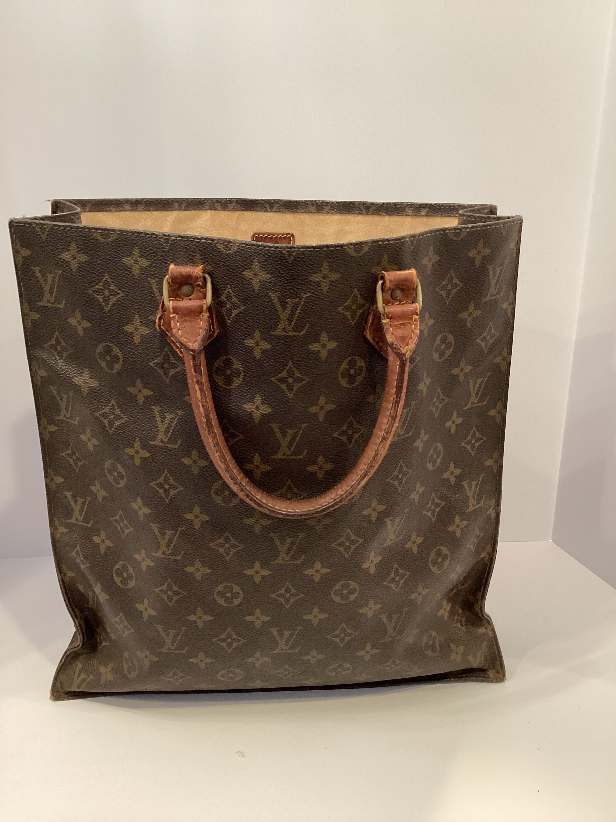 Louis Vuitton Monogram Sac Plat