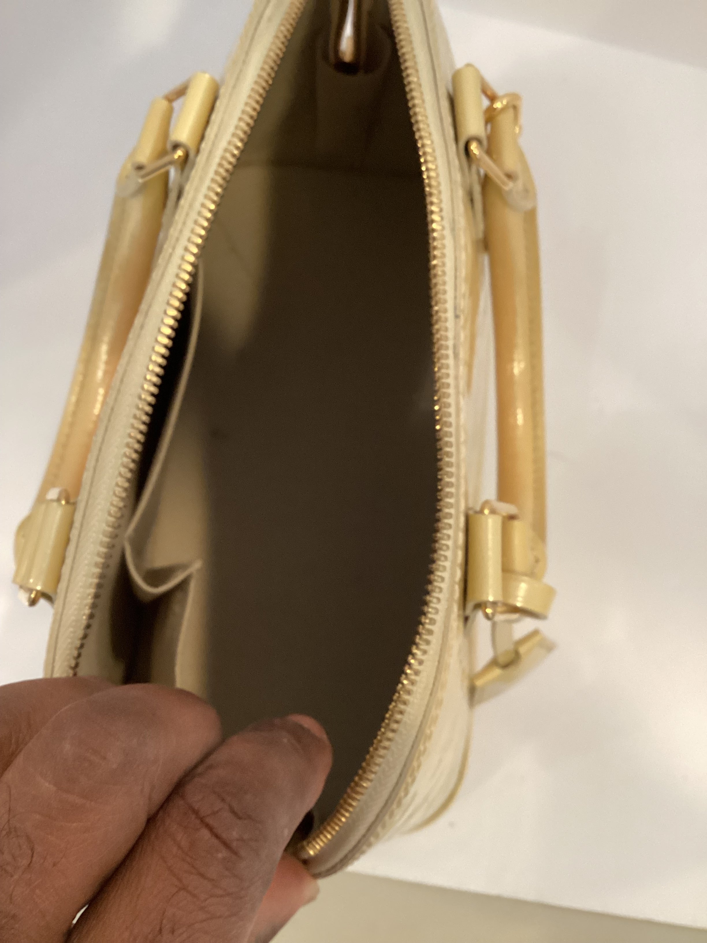 Louis Vuitton Vernis Alma Monogram PM