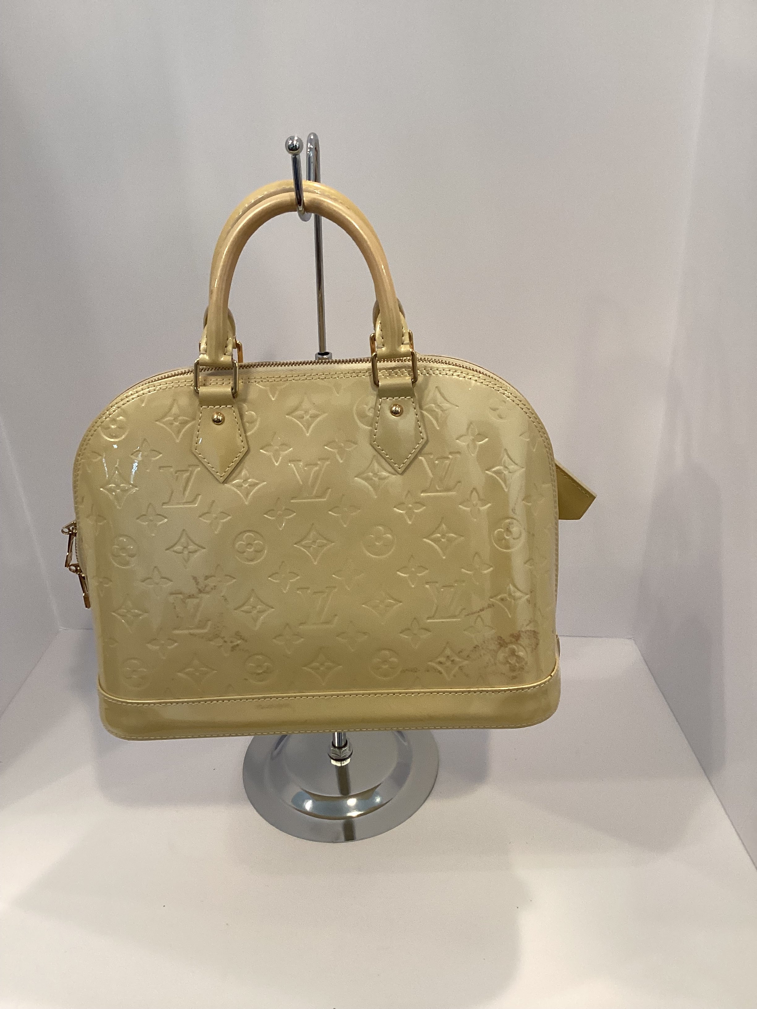 Louis Vuitton Vernis Alma Monogram PM